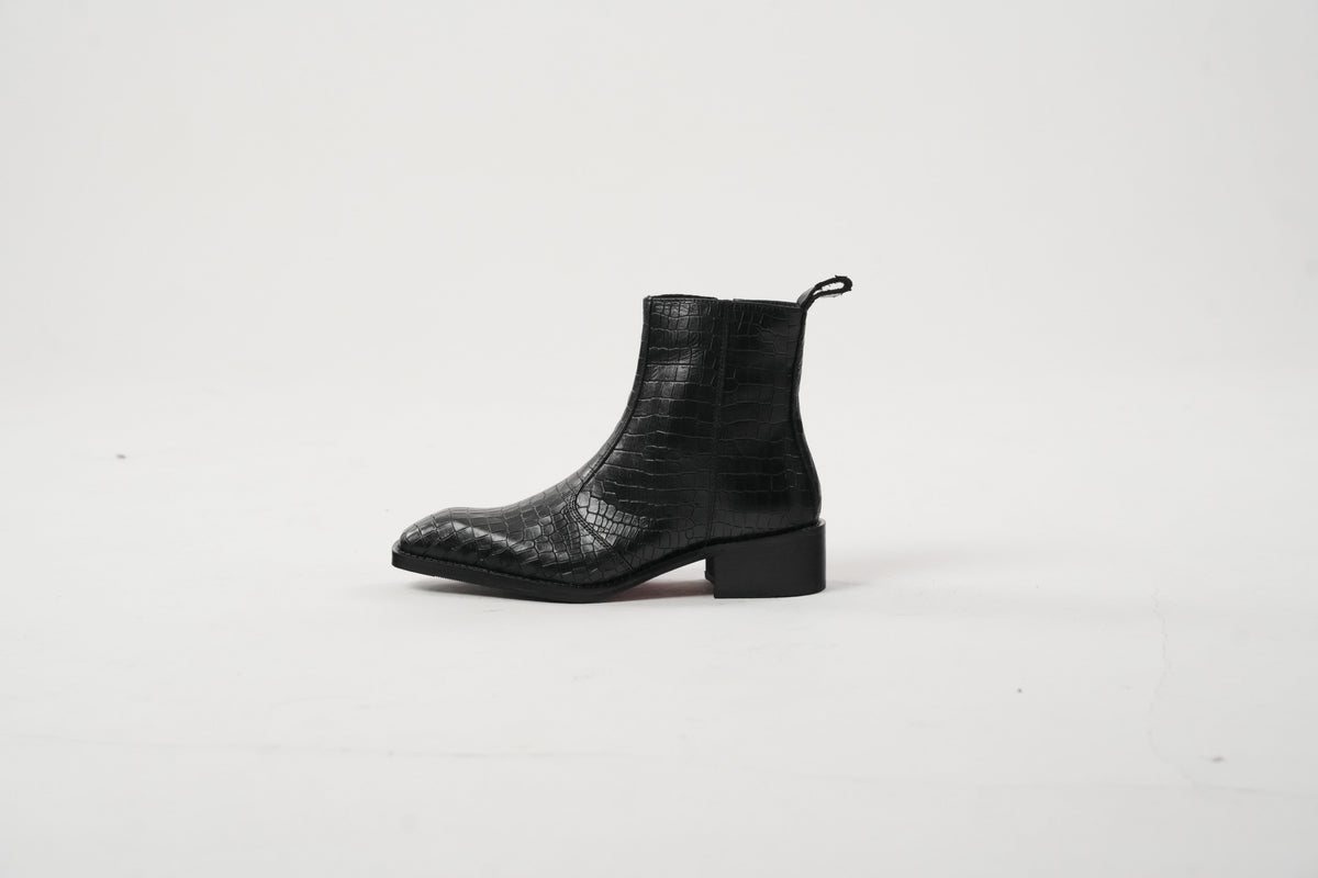 Onyx Caiman Chisel Toe Boots