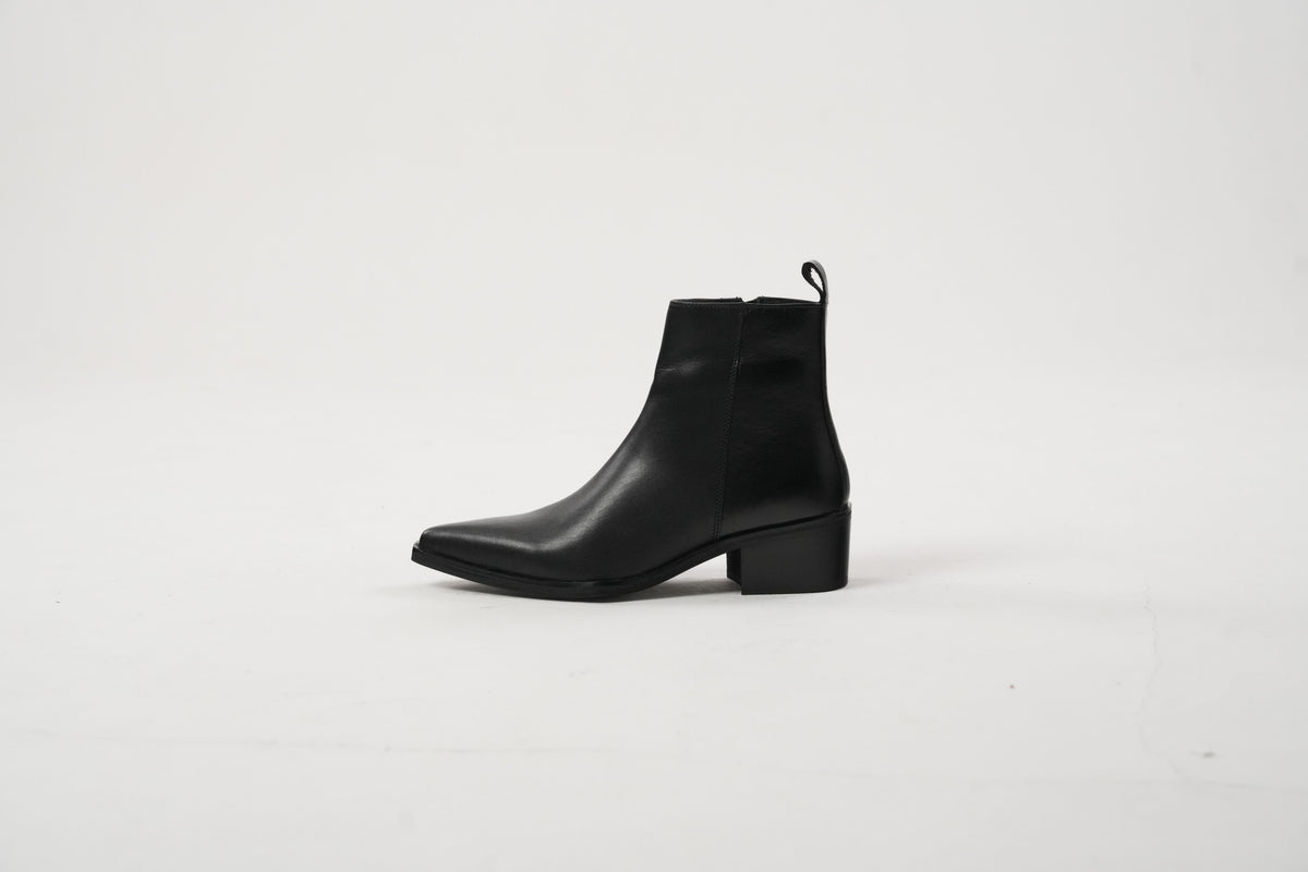 Obsidian Calfskin Boots