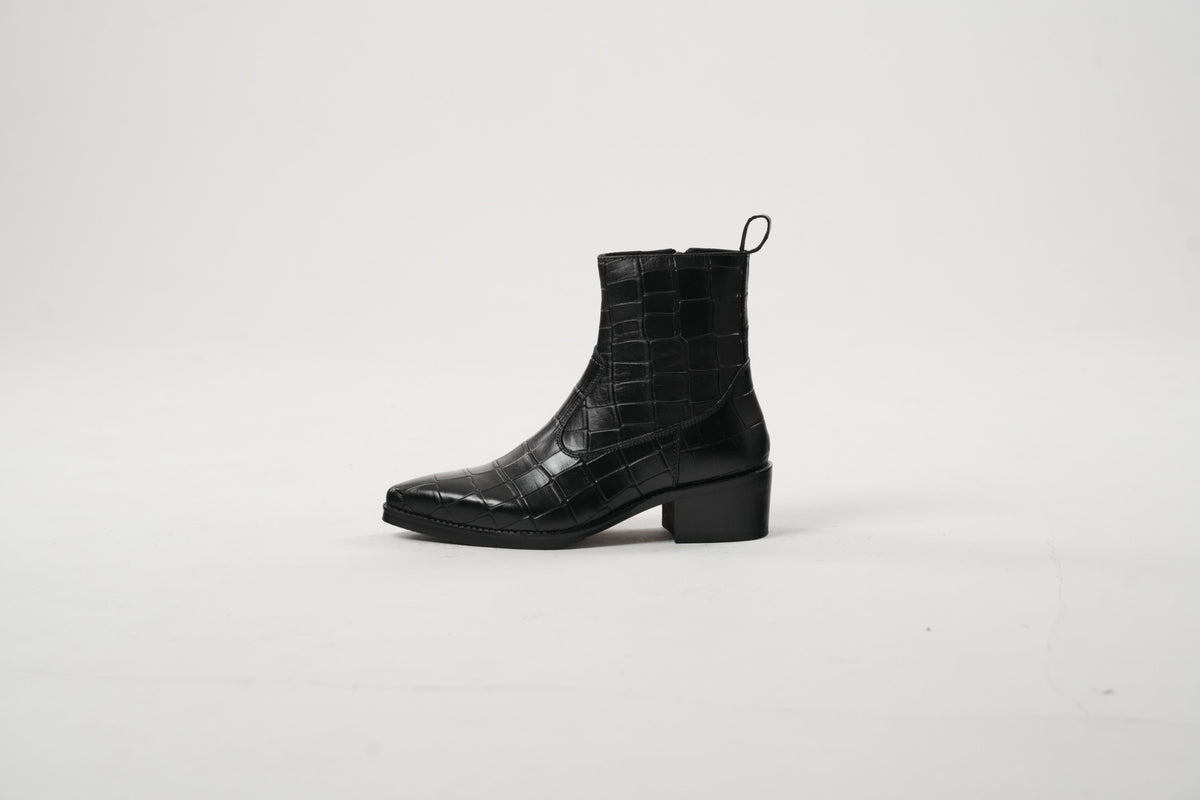 Onyx Cuvier Boots