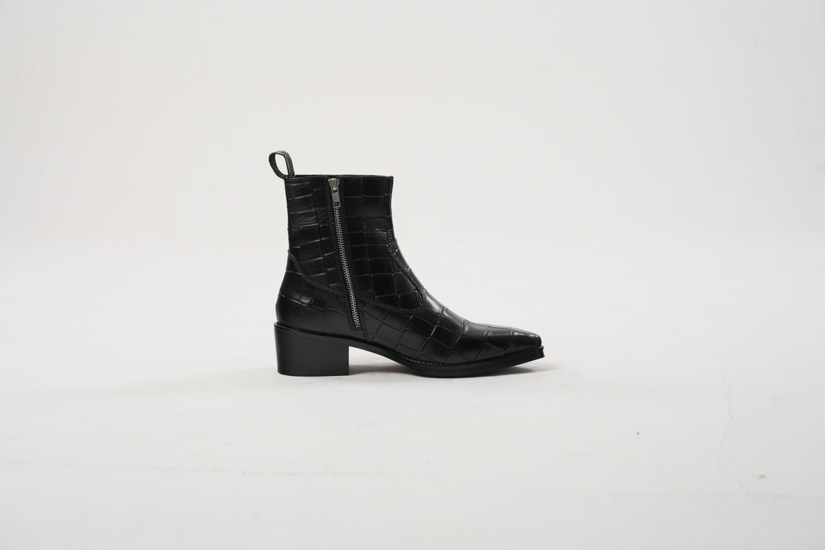 Onyx Cuvier Boots