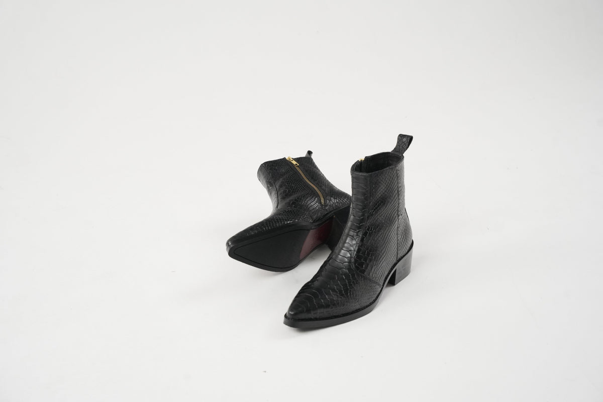 Onyx Mamba Boots