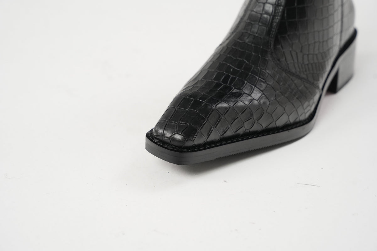 Onyx Caiman Chisel Toe Boots