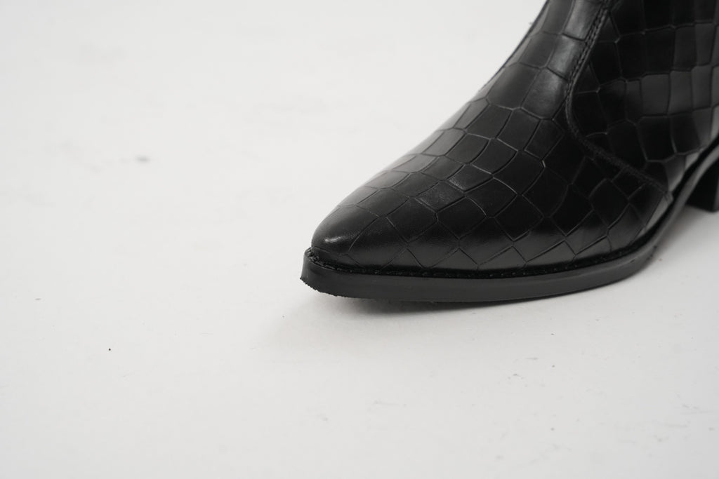 Onyx Gavial Boots